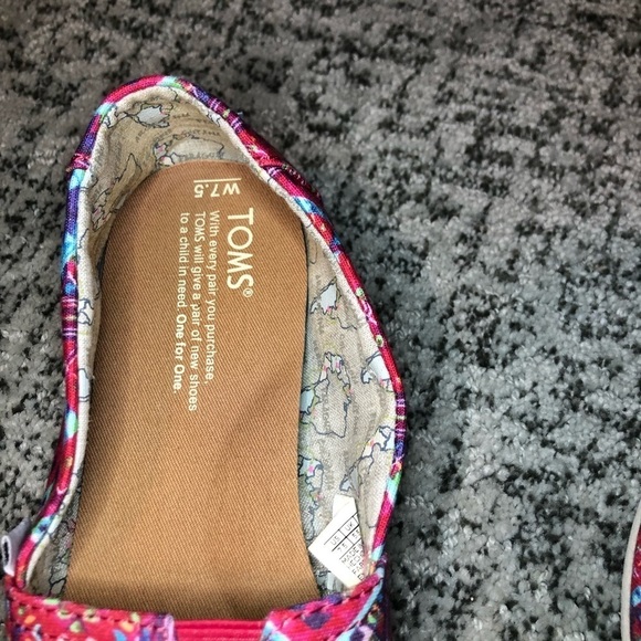 TOMS Red Aztec Print Slip-On Canvas Shoes Size 7.5 - Picture 9 of 11